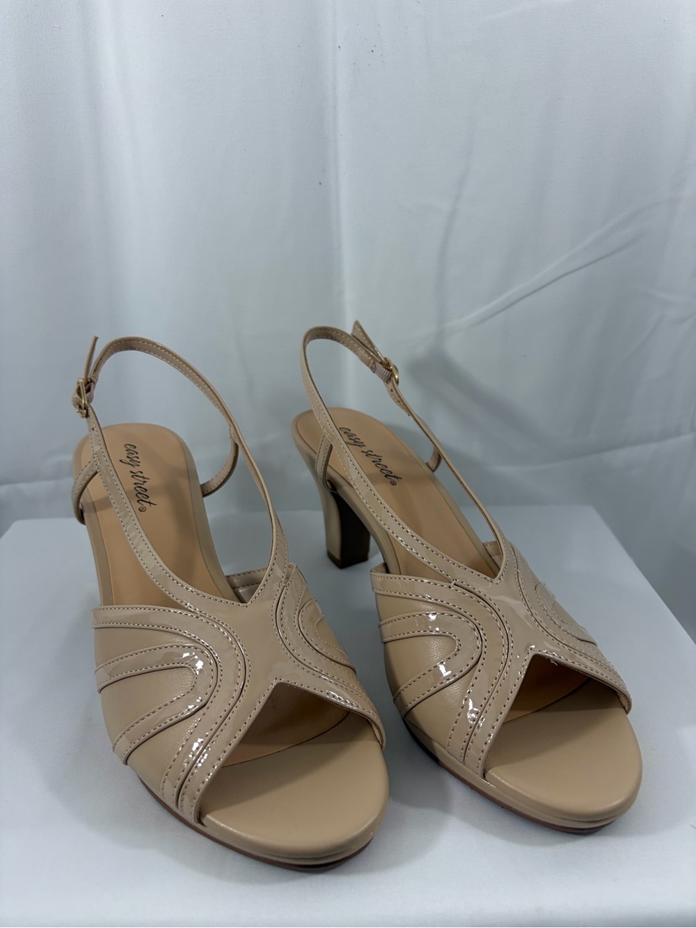 NWT Easy Street Women’s Size 10 Beige Patent Slingback Heels